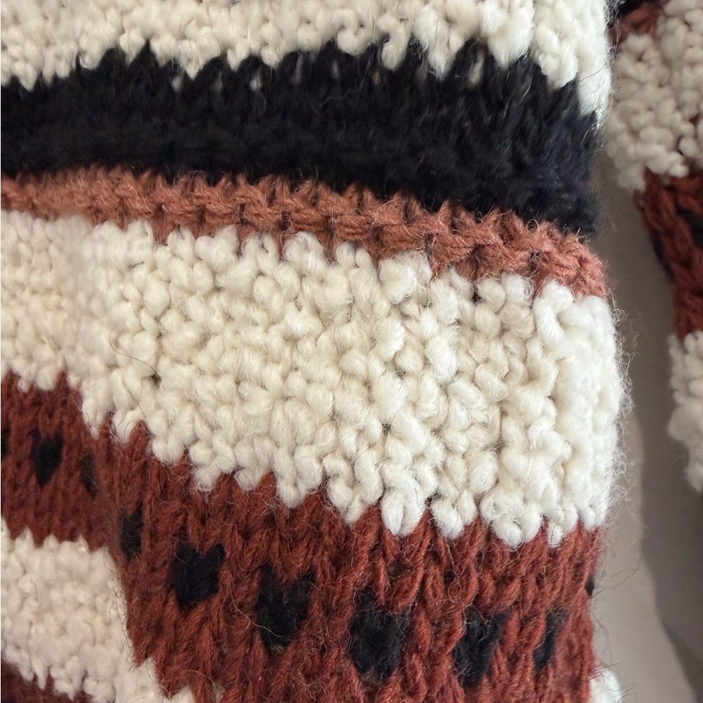 🆕 Elsamanda Elegant Brown and Cream Striped Sweater - Picture 4 of 7